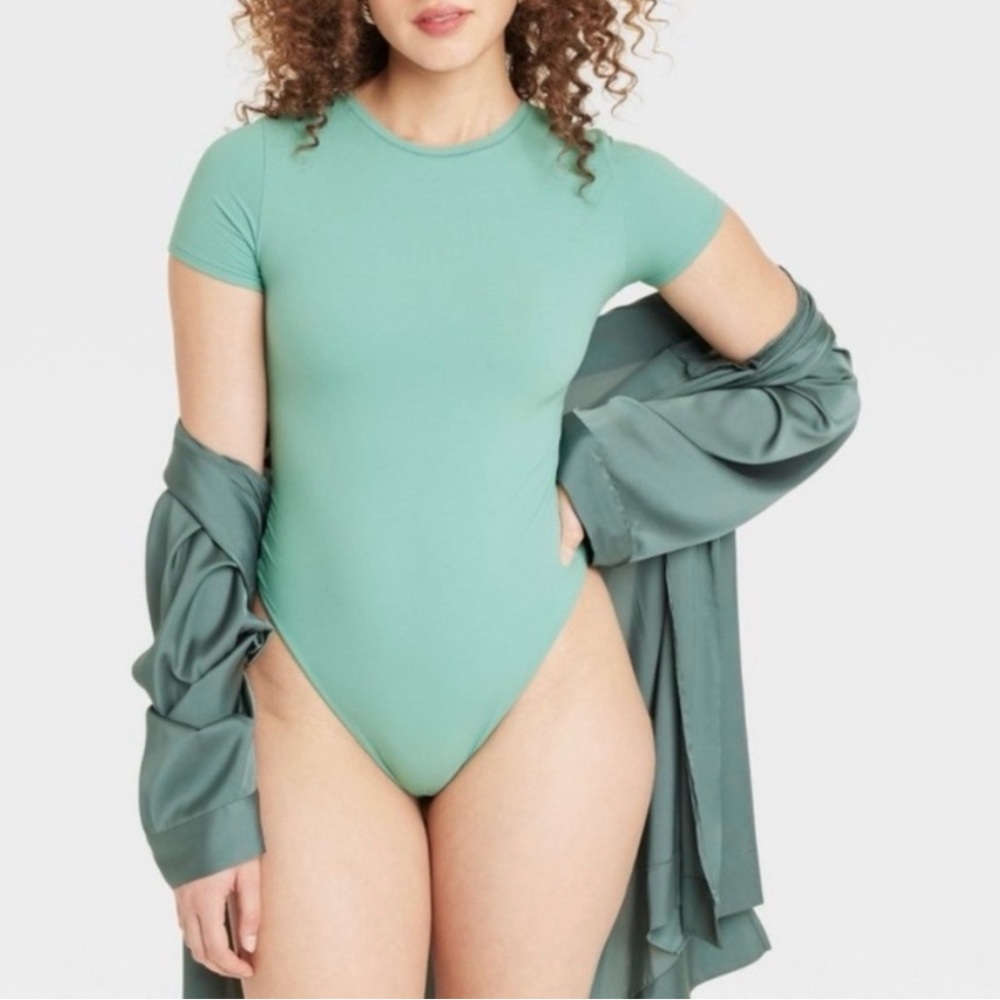 Auden Women’s Luxury Collection 4-Way Stretch Short Sleeve Bodysuit Green XS